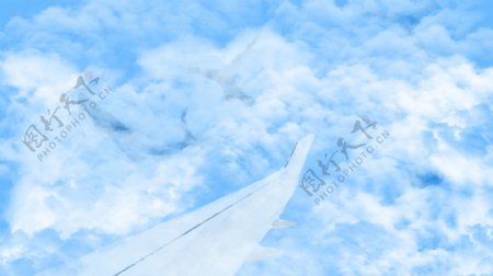 天空中划过的飞机蓝天白云卡通背景
