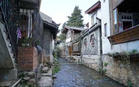 丽江古城建筑河水