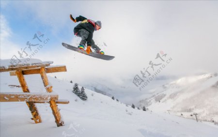 滑雪跳跃