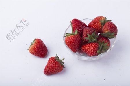 新鲜草莓实物图摄影图3