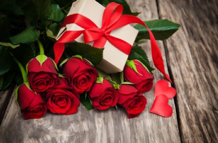 红玫瑰和礼物