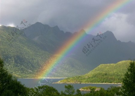 美丽的雨后彩虹自然风景