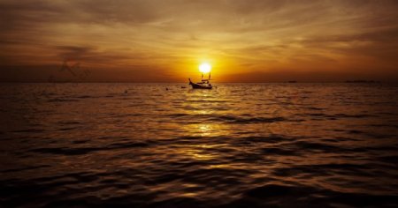 大海夕阳天空海水渔船