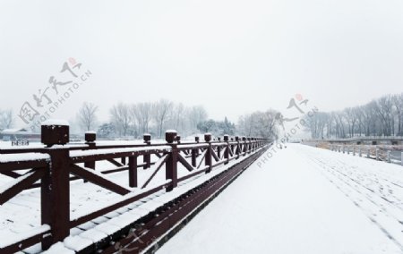 北京冬天下雪公园照片