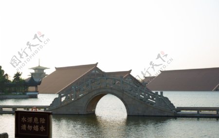 松江广富林遗址公园石拱桥图片