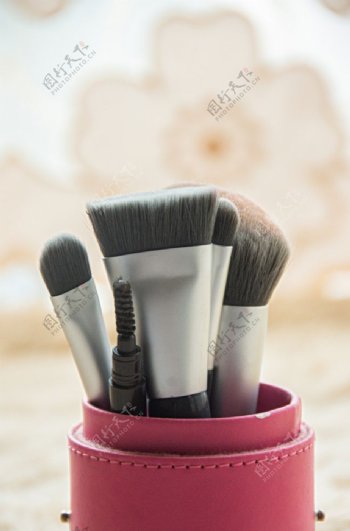 化妆工具刷子组合图片