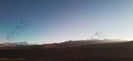 高原荒漠日出风景图片