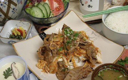牛肉炒辣白菜定食图片