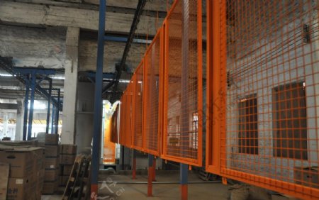 工厂铁栏自动烤漆生产线图片