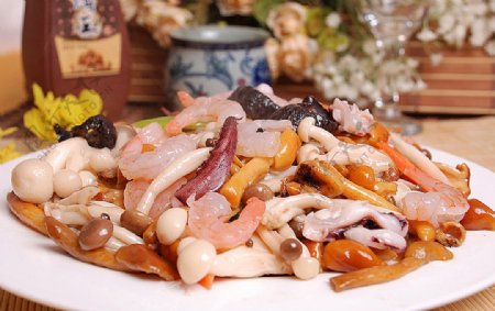 东北菜三鲜小蘑菇图片