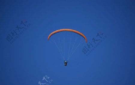 飞翔机器花式跳伞滑翔机图图片