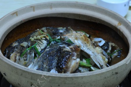 砂锅鱼头煲