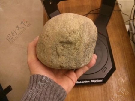 2.7公斤的圆形石