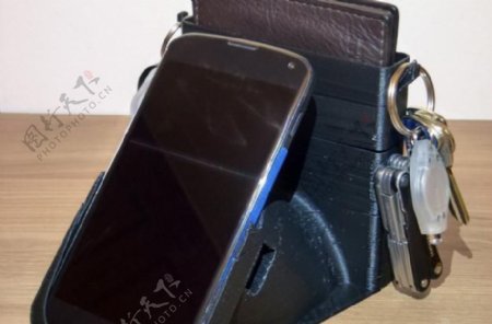 Nexus4充电基座上的钥匙和钱包