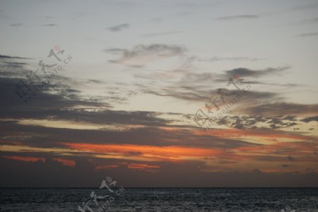 马尔代夫伦格里岛日落海景图片