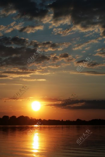 夕阳海景图片