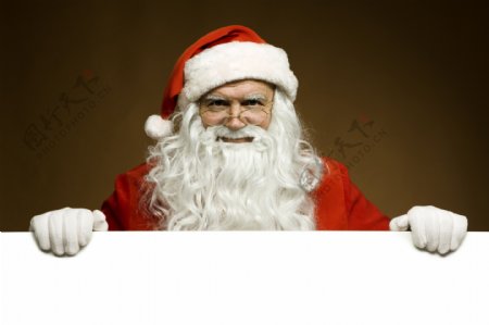 空白广告牌后的圣诞老人图片