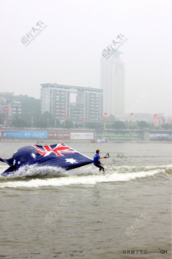 中美澳艺术滑水对抗赛图片