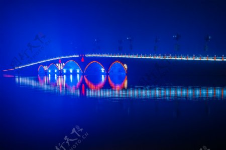 龙堤桥夜色图片
