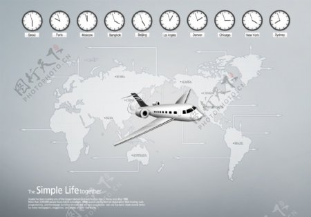 世界地图前的飞机和钟表