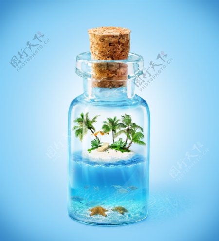玻璃瓶中的海滩风景图片
