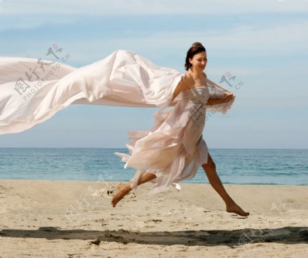 沙滩舞蹈女性图片