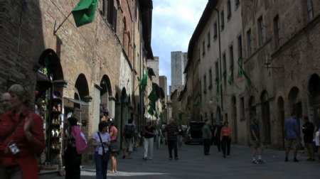 意大利圣吉米尼亚诺漆黑的街道上股票的录像视频免费下载
