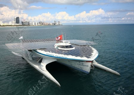 太阳能动力船图片