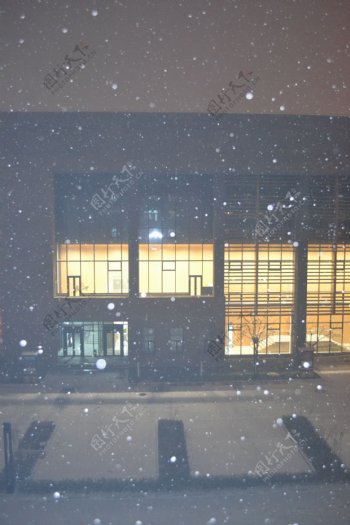 天津工业大学雪夜03