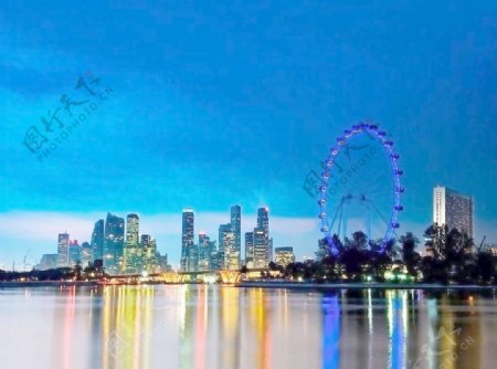 新加坡摩天轮夜景图片