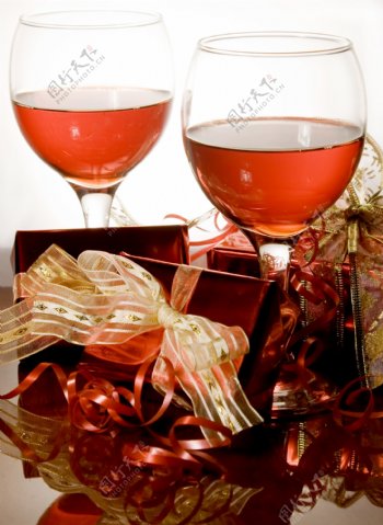 礼品与红酒图片