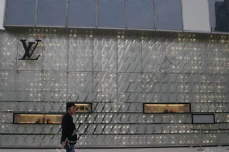 上海国金lv店铺橱窗图片