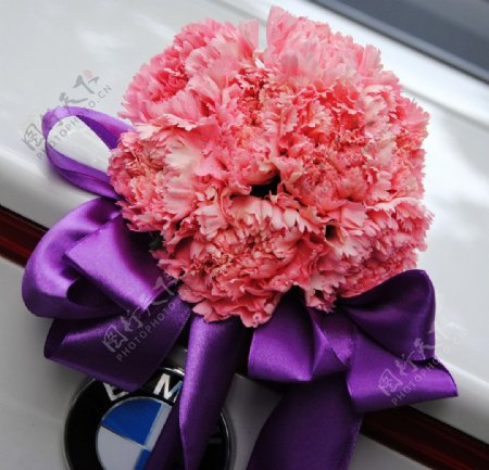 婚礼花车鲜花装饰图片