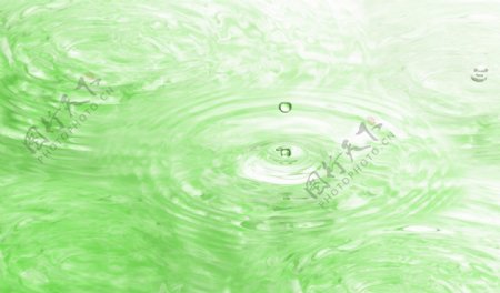 绿色水滴清水图片