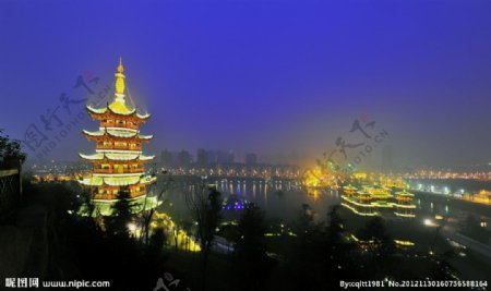 兴龙湖夜景图片