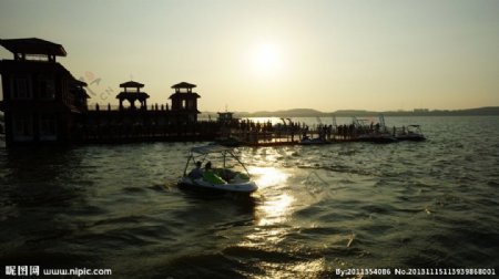 夕阳西下断肠人在天涯图片