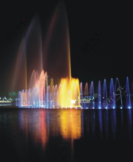 夜景喷泉图片