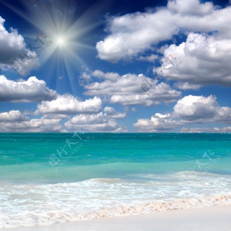 夏日海边沙滩风景图片