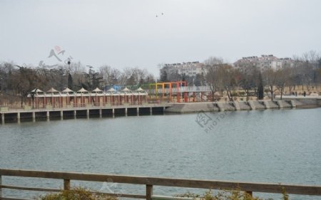 湖水廊道图片