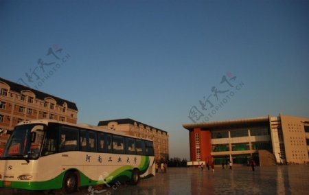 河南工业大学校园景色图片