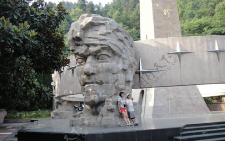 革命烈士纪念公园雕像图片