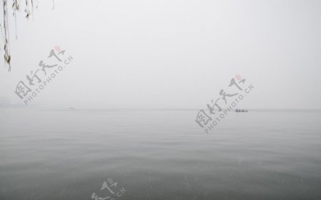 西湖湖面风景图片