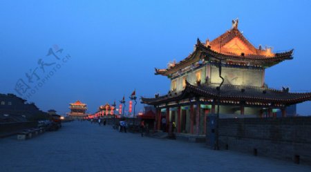 西安古城墙夜景图片