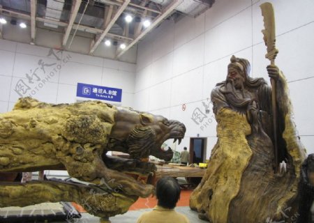 大型木雕关公伏虎图片