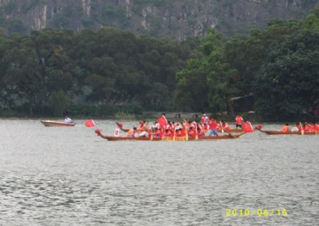 龙珠湖龙舟赛图片