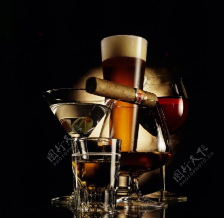 雪茄洋酒威士忌图片