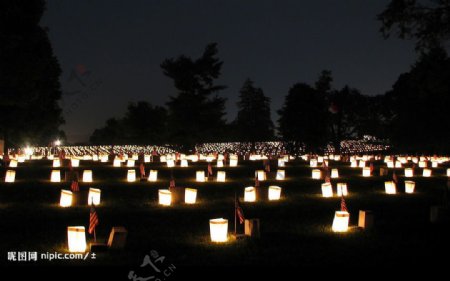 傍晚时分的美国烈士公墓图片