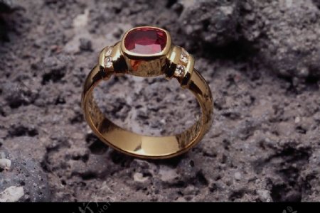 红宝石戒指图片