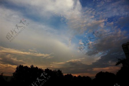黄昏的云图片
