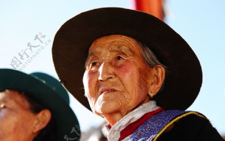 蒙古族老奶奶图片